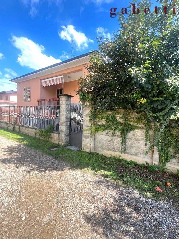 Villa arredata in affitto a Magenta