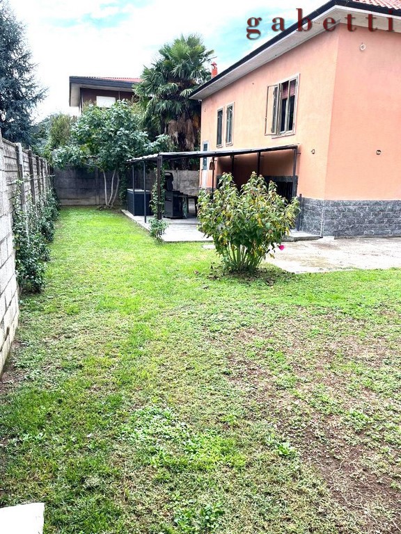 Villa arredata in affitto a Magenta