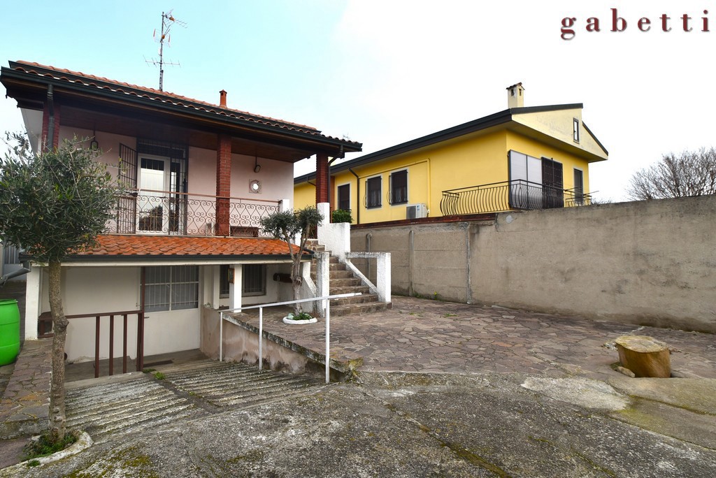 Villa in vendita a Marcallo con Casone