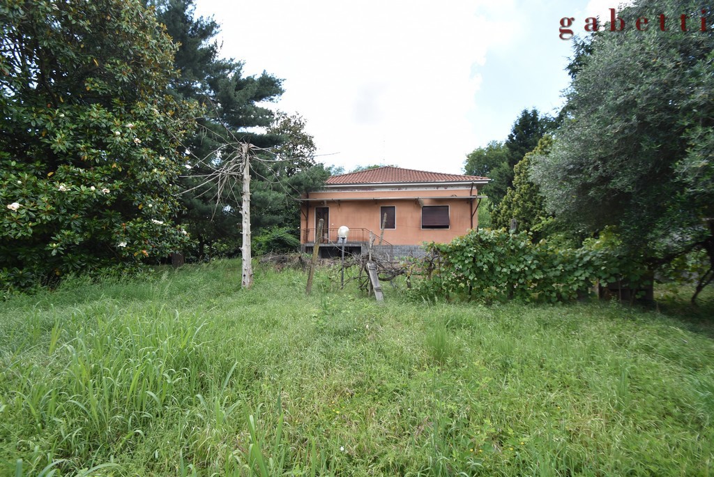 Villa da ristrutturare a Magenta