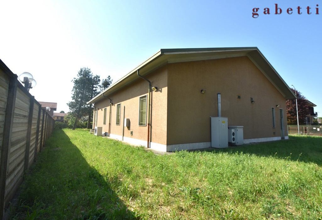 Magazzino in vendita a Robecco sul Naviglio