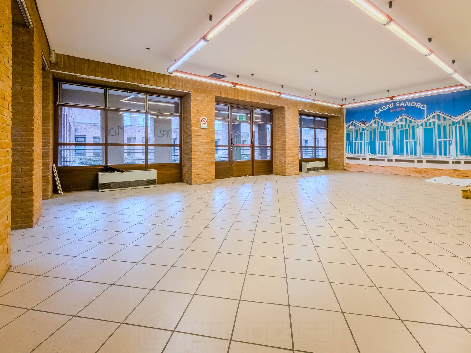 Show room in affitto a Seregno