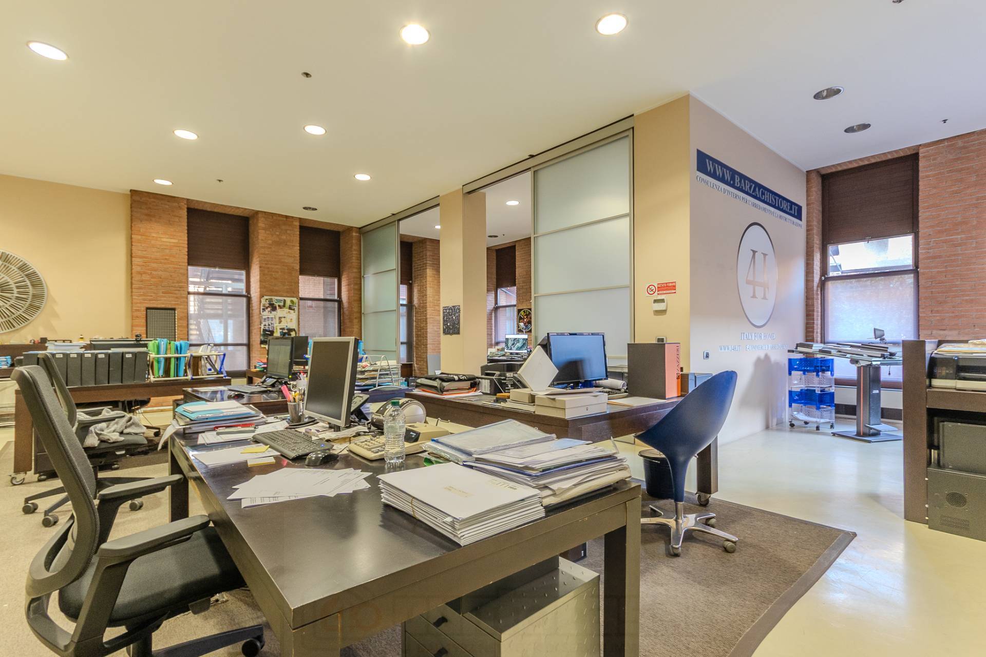 Locale commerciale in affitto a Seregno, Centro/stazione