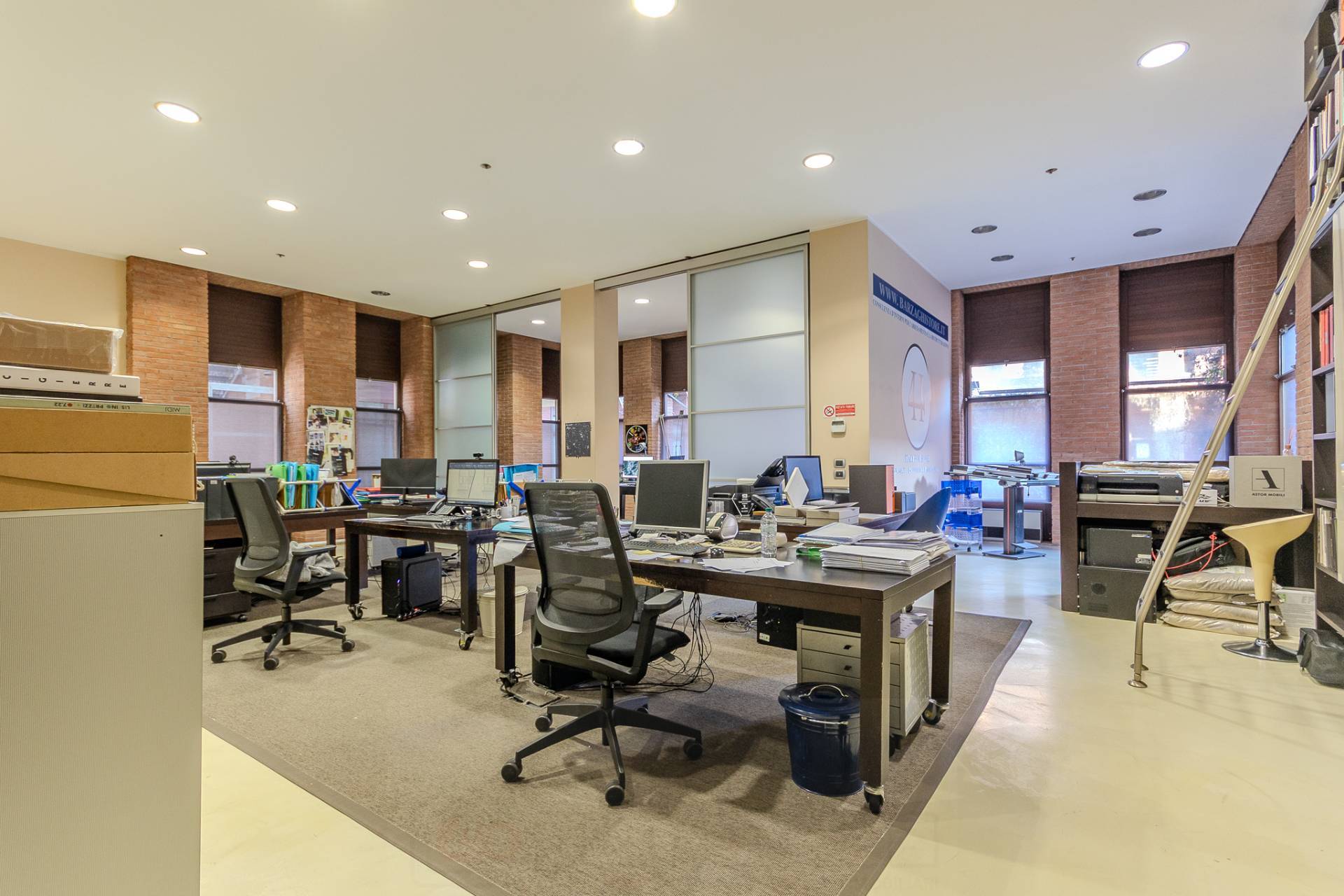 Locale commerciale in affitto a Seregno, Centro/stazione