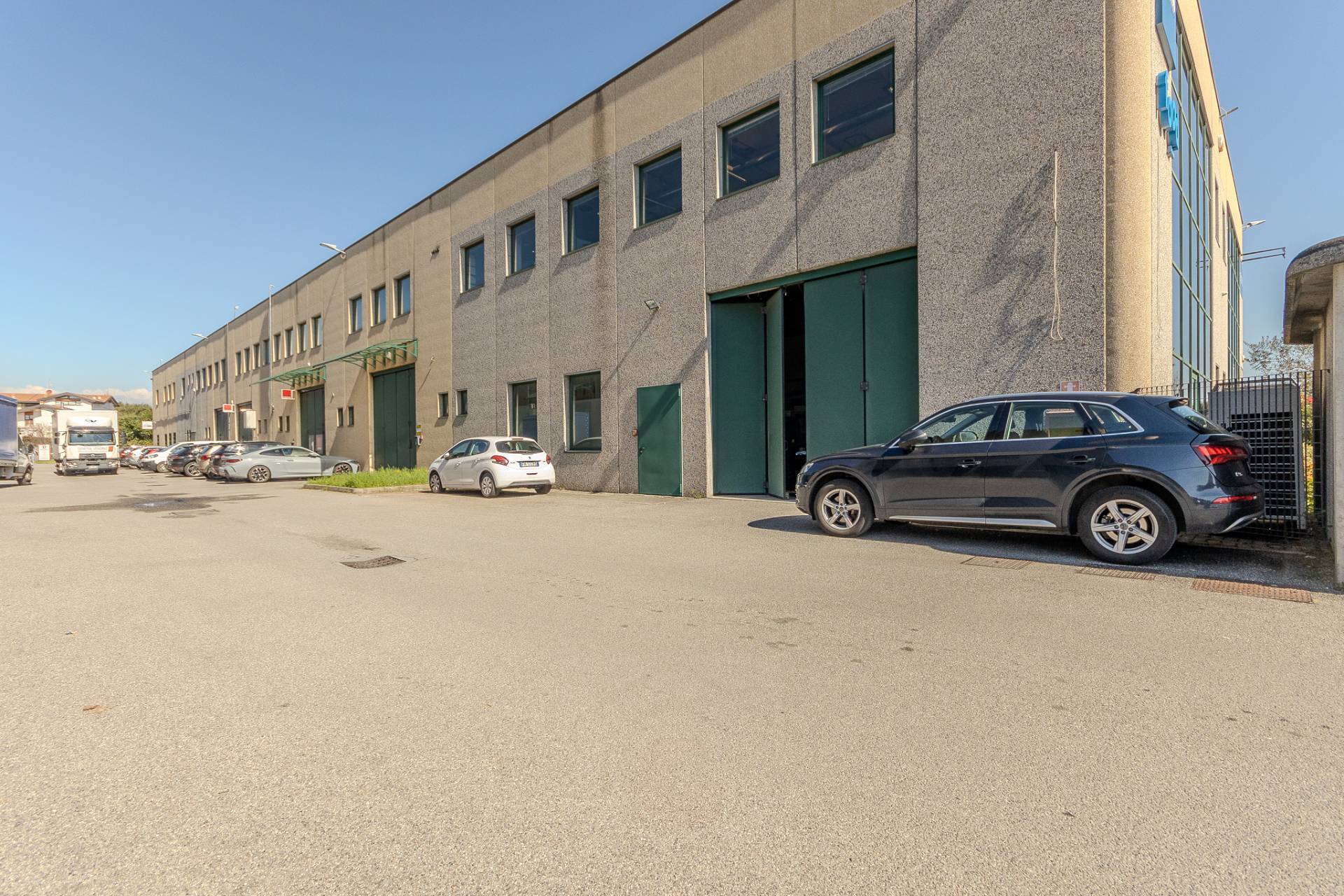 Capannone in vendita a Sovico