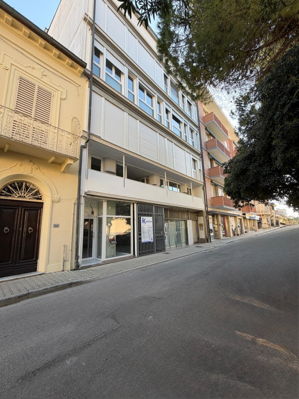 Ufficio nuovo a Viareggio