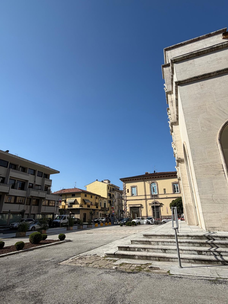 Ufficio nuovo a Viareggio