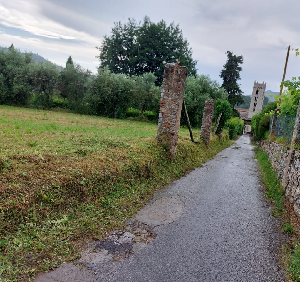 Terreno con giardino in via la chiusa, Camaiore
