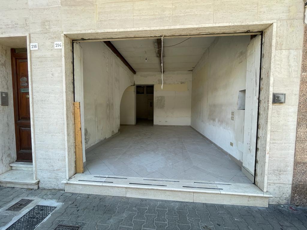 Negozio in affitto a Viareggio