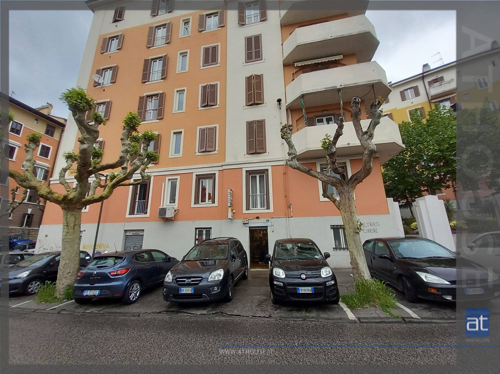 Attivit commerciale in vendita a Trieste, I-34144