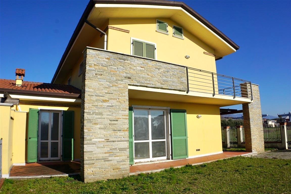 Villa con giardino, Carrara avenza