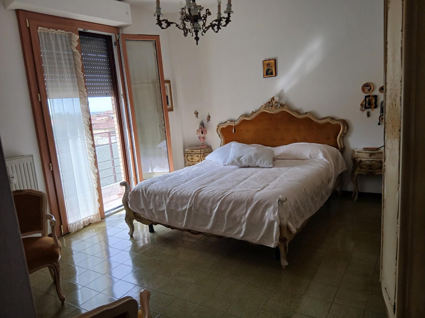 Appartamento con terrazzo, Massa zona viali