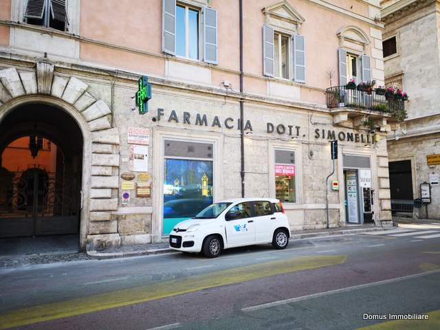 Locale commerciale in vendita in piazza roma, Ascoli Piceno