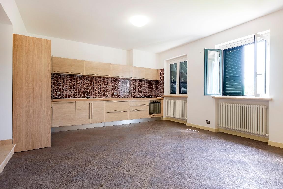 Appartamento in vendita in via piane di morro, Folignano