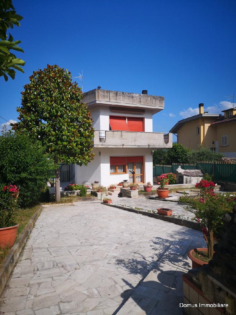 Villa con giardino in via capo di piano, Venarotta