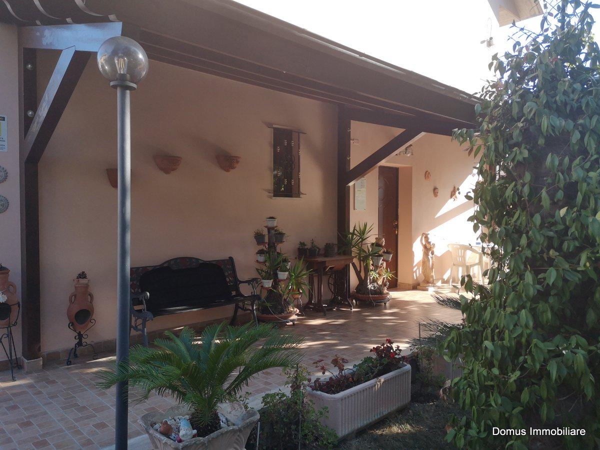 Villa con giardino in via delle begonie, Ascoli Piceno