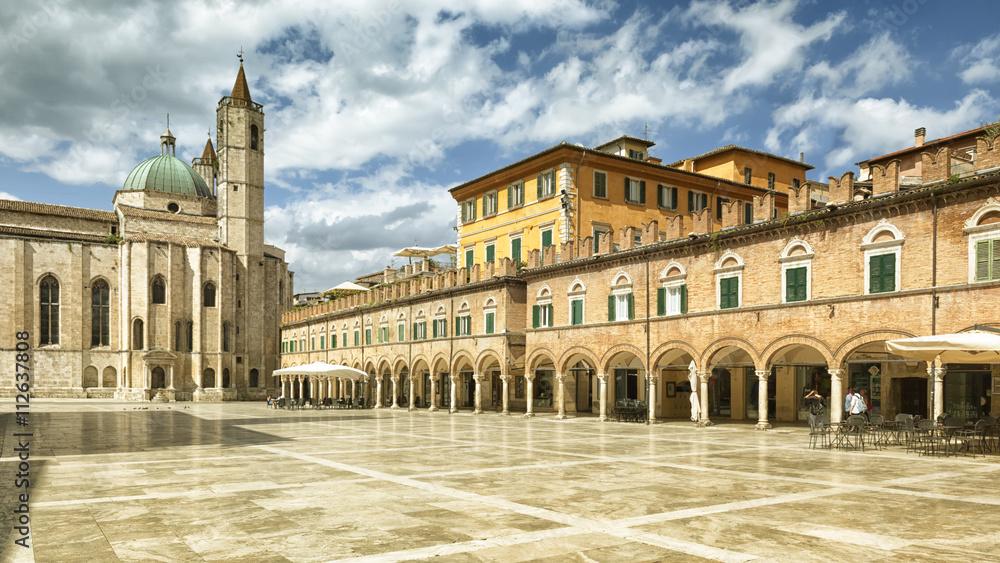 Negozio in affitto, Ascoli Piceno centro storico