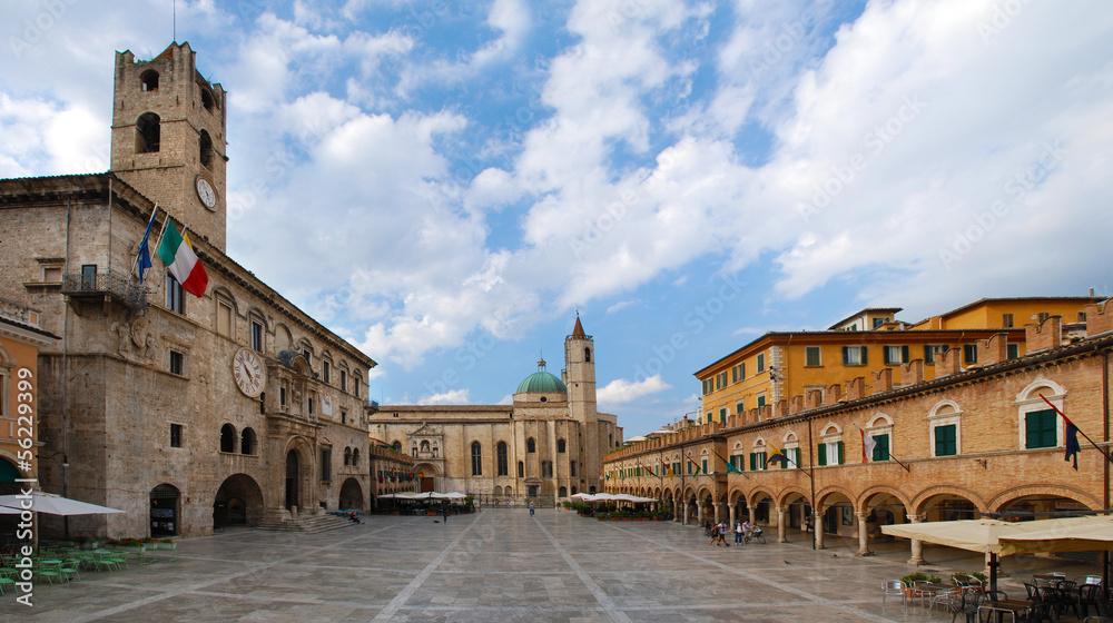 Attivit� commerciale in vendita in piazza del popolo, Ascoli Piceno