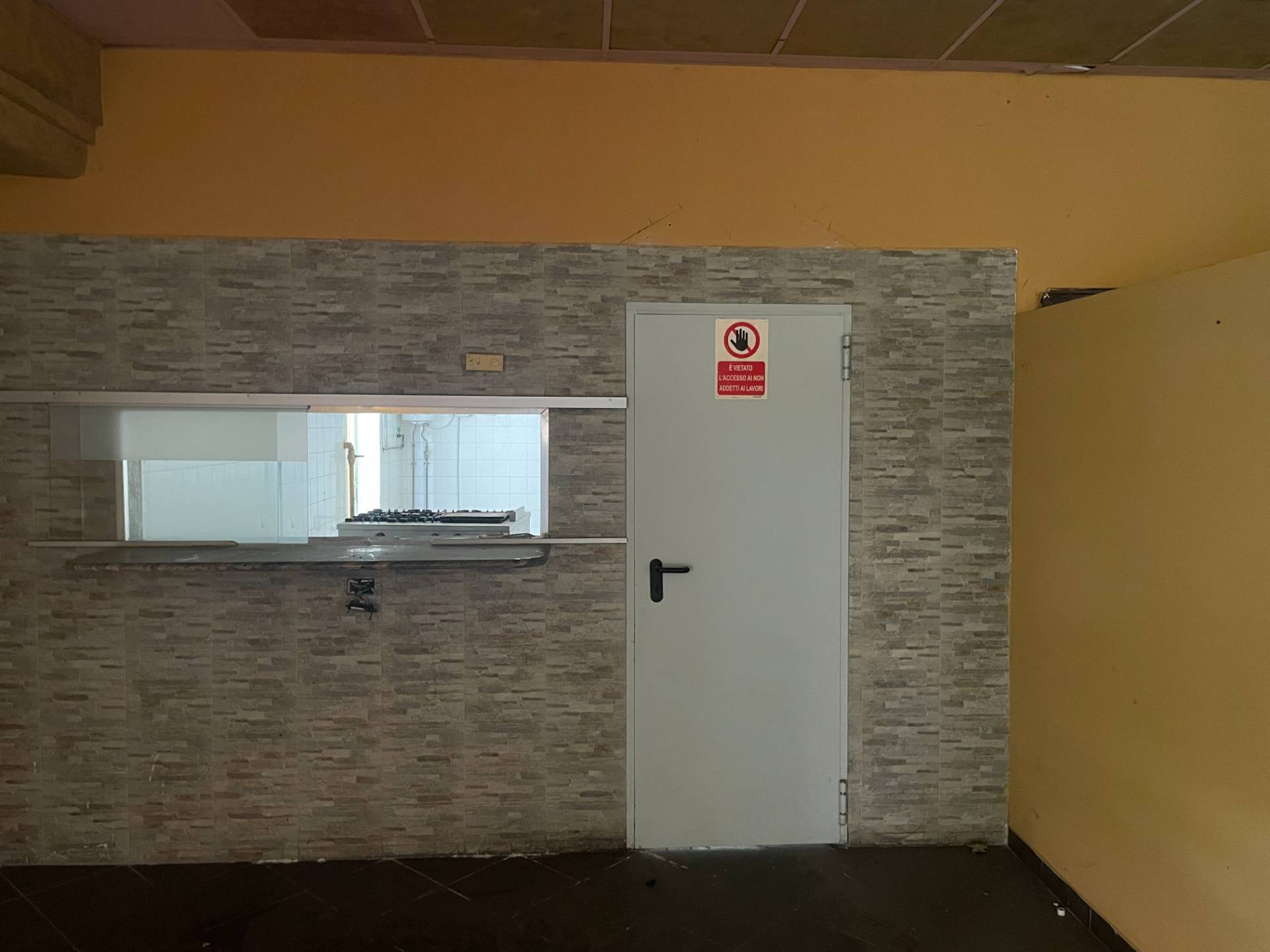 Locale commerciale in vendita a Rivoli