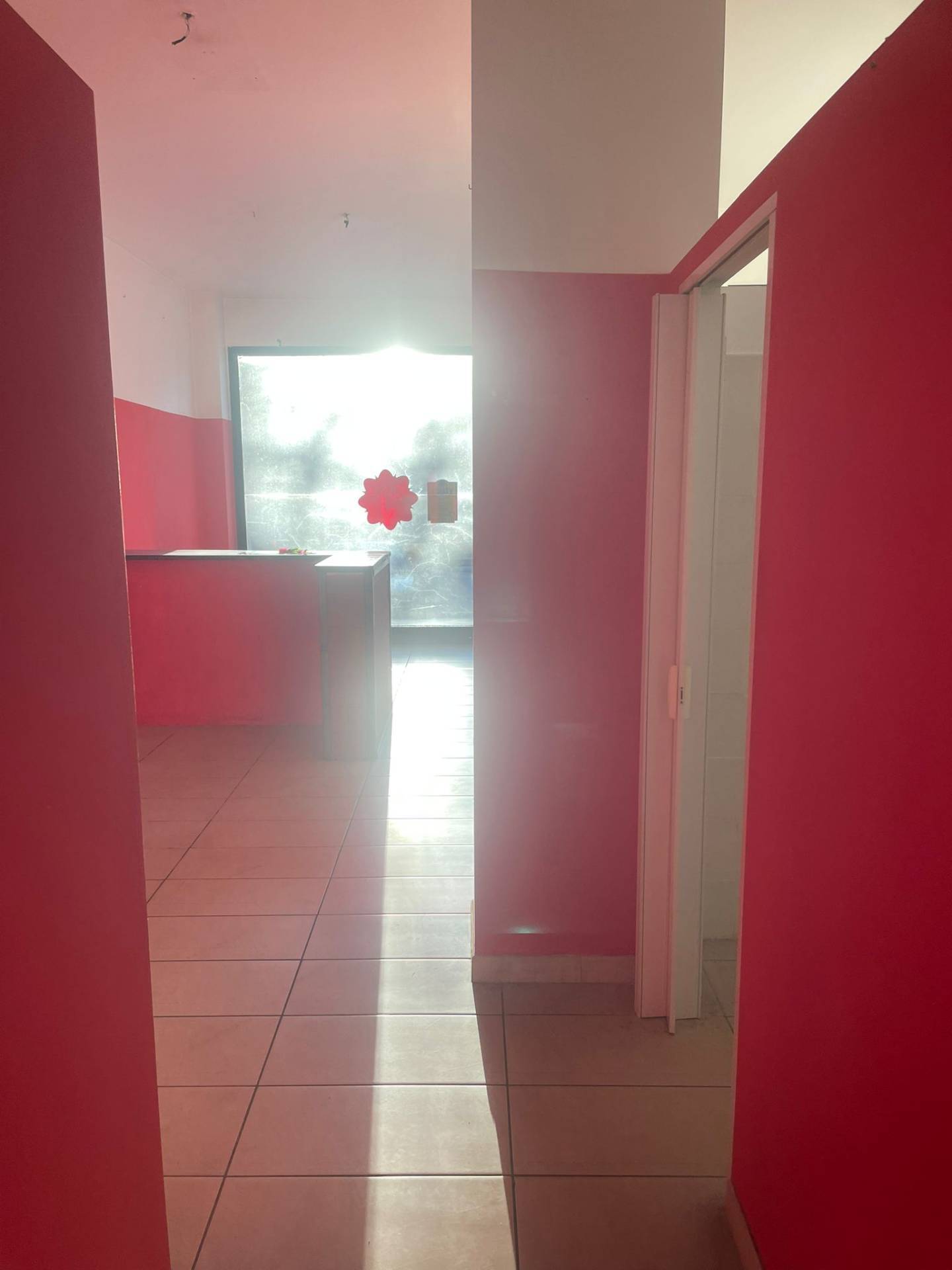 Locale commerciale in vendita a Moncalieri, Barauda