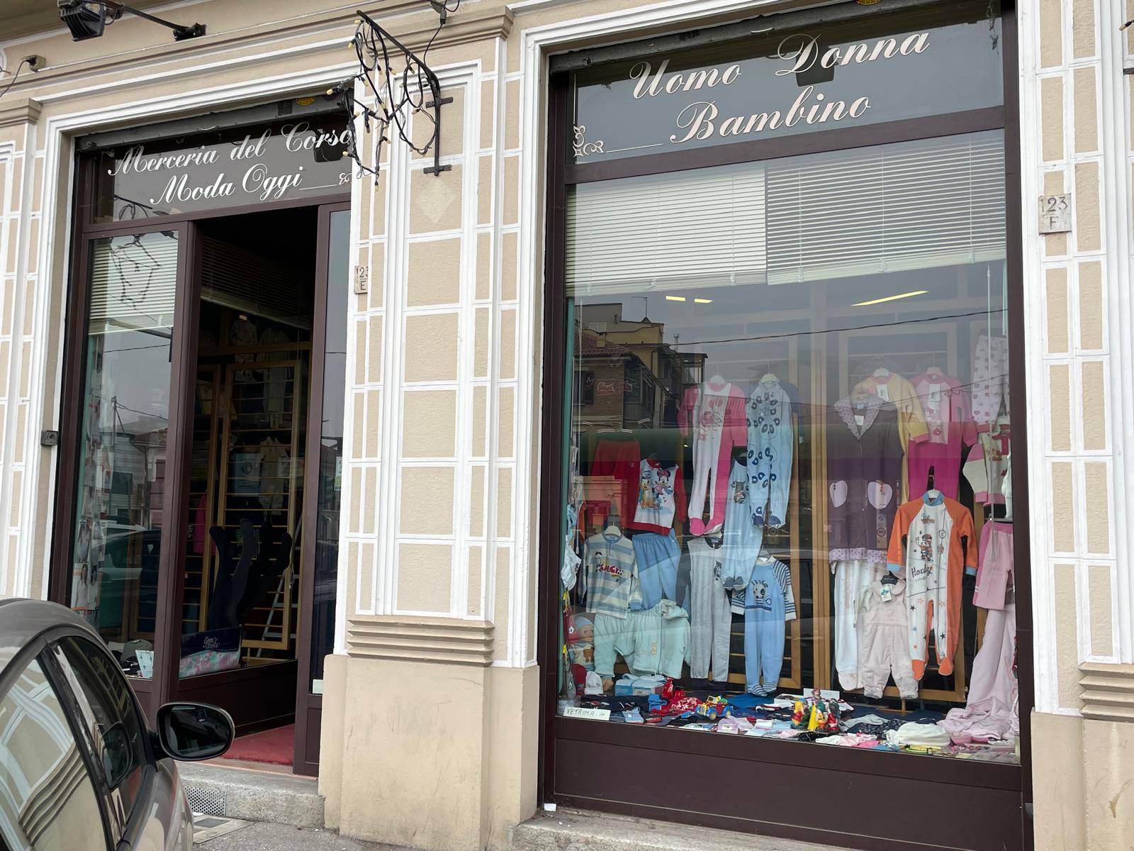 Locale commerciale in affitto a Collegno, Regina Margherita