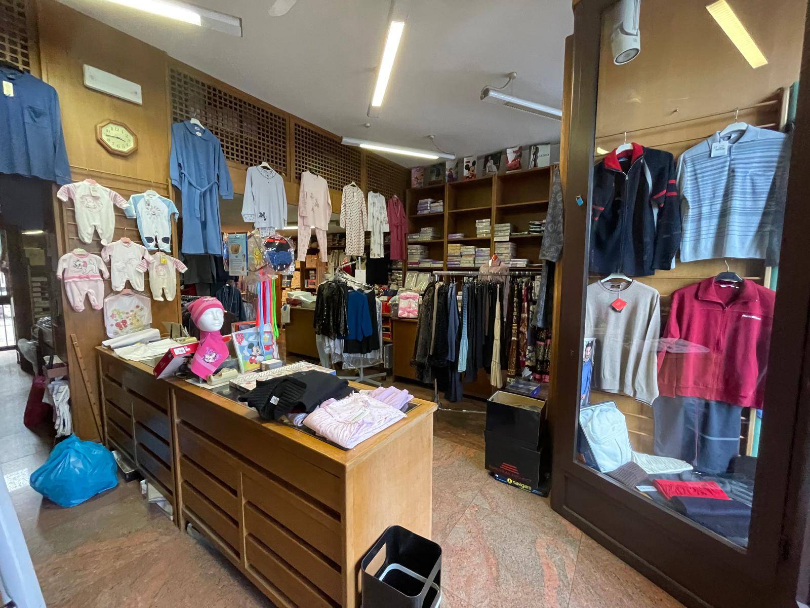 Locale commerciale in affitto a Collegno, Regina Margherita