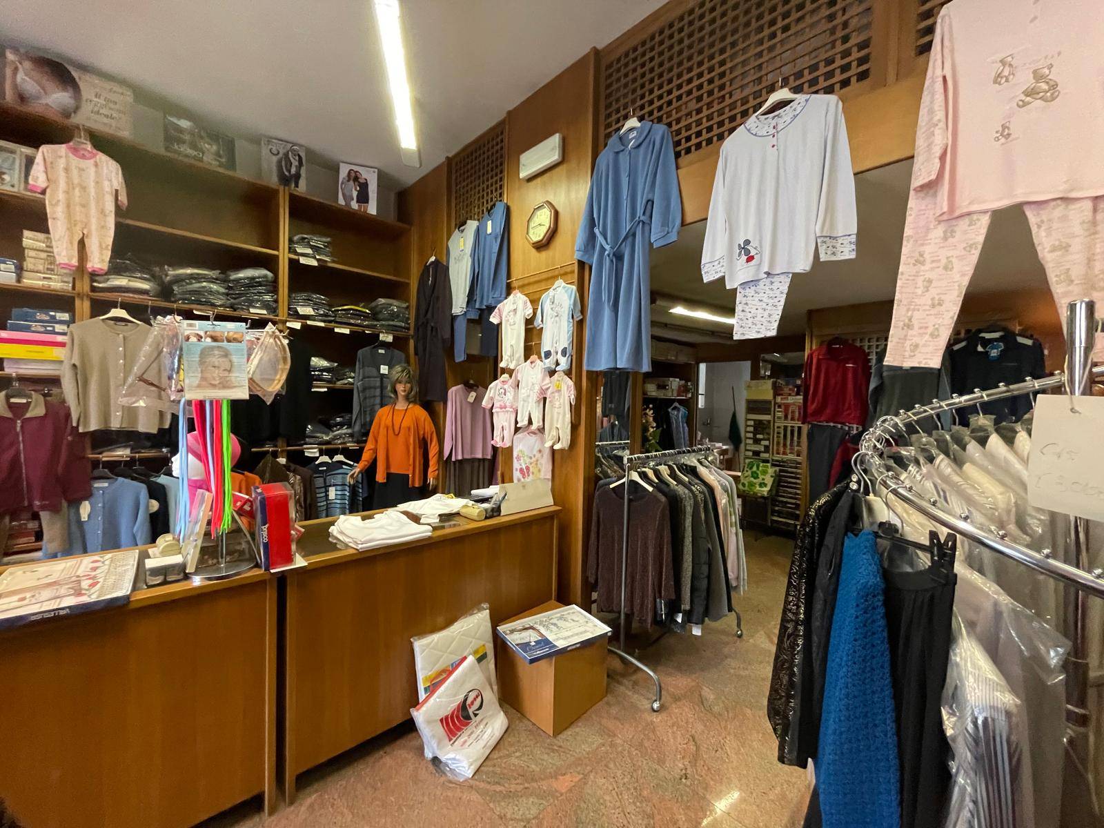 Locale commerciale in affitto a Collegno, Regina Margherita