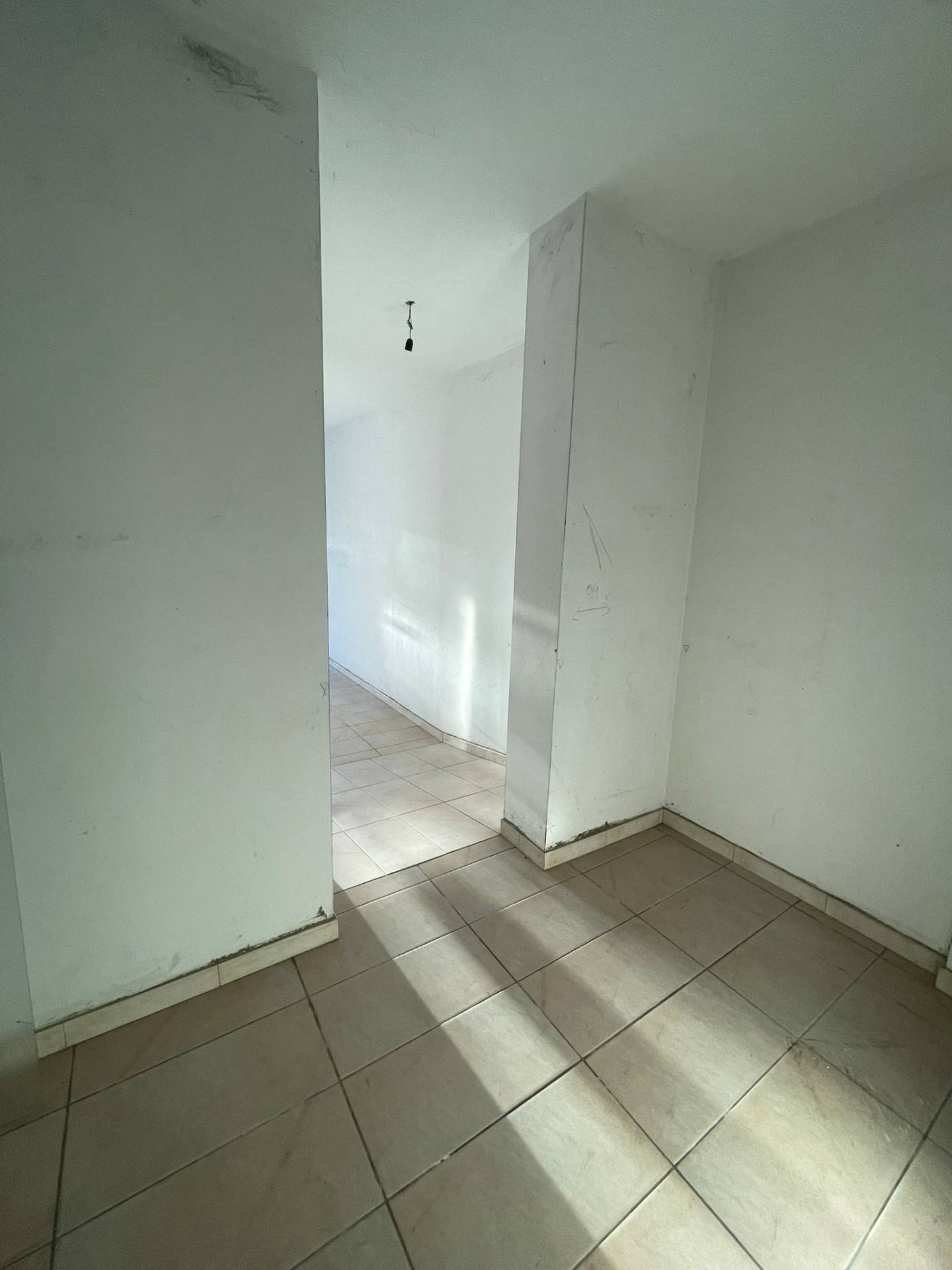 Locale commerciale in vendita a Moncalieri, Barauda