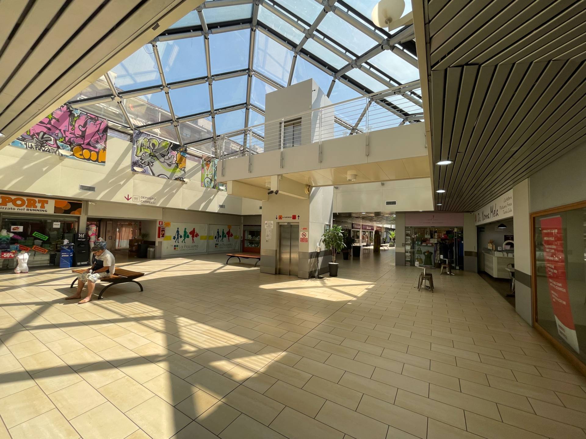 Locale commerciale in affitto a Rivoli