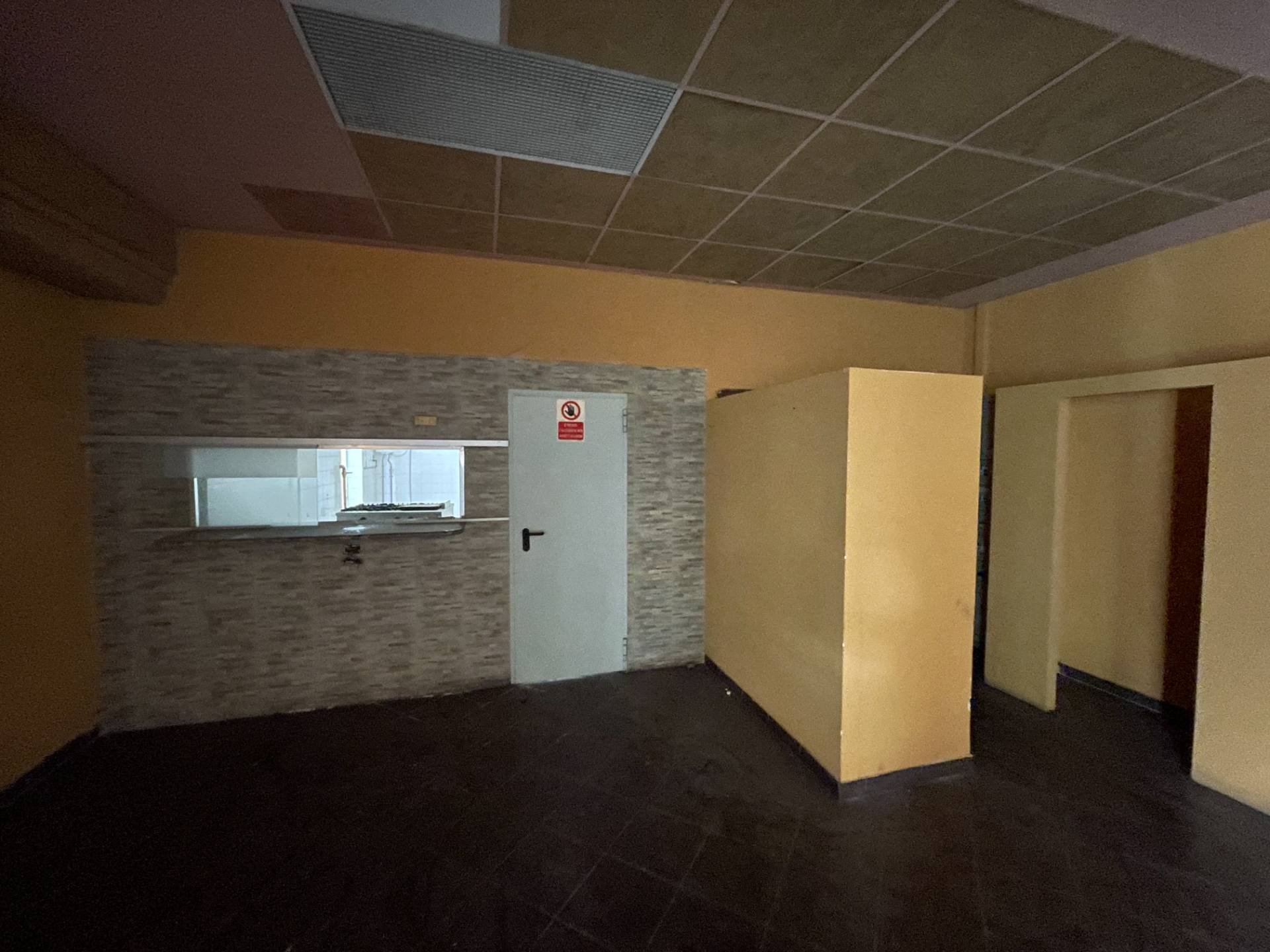 Locale commerciale in affitto a Rivoli