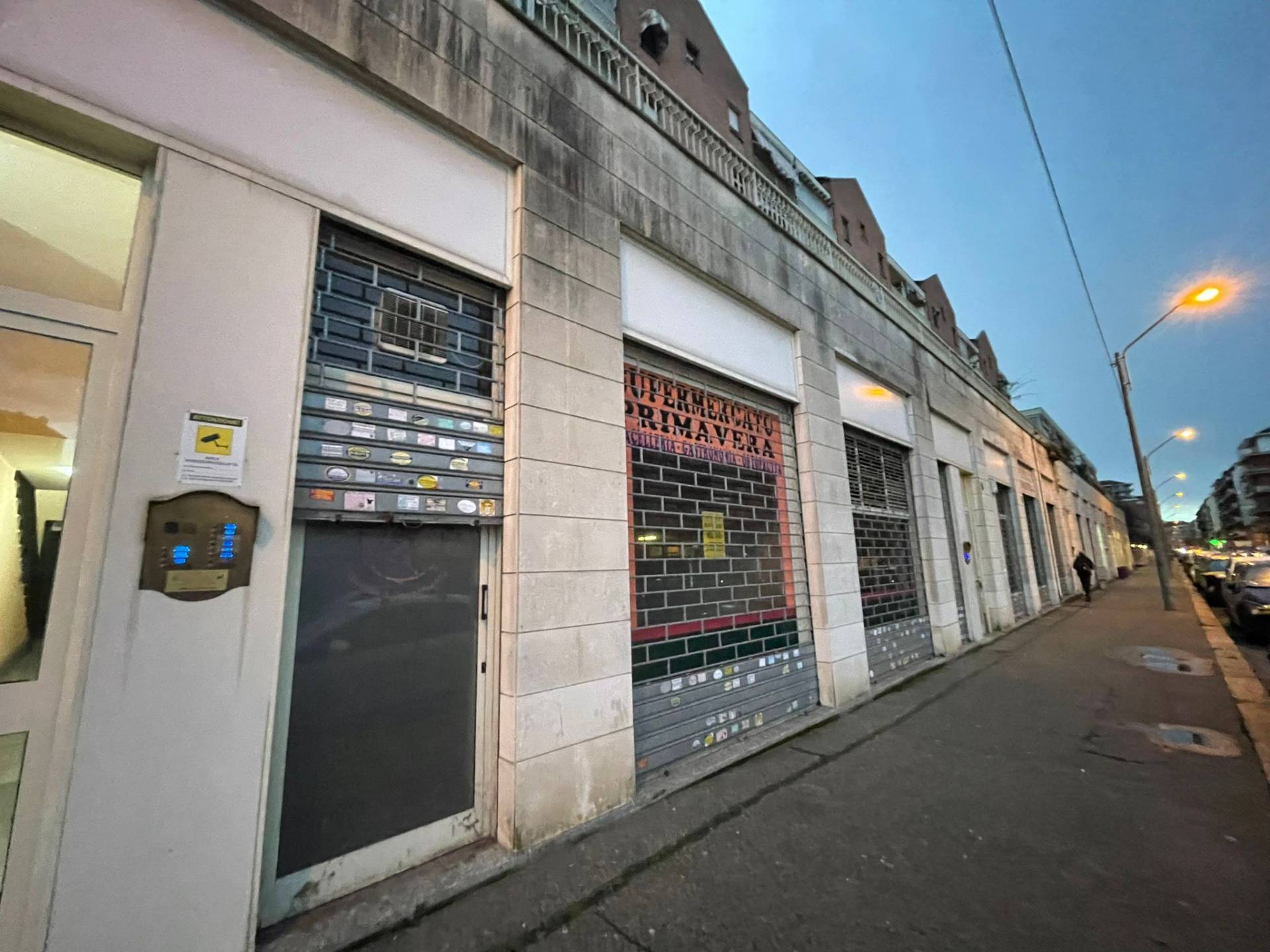 Locale commerciale in vendita a Torino, Lucento - Vallette