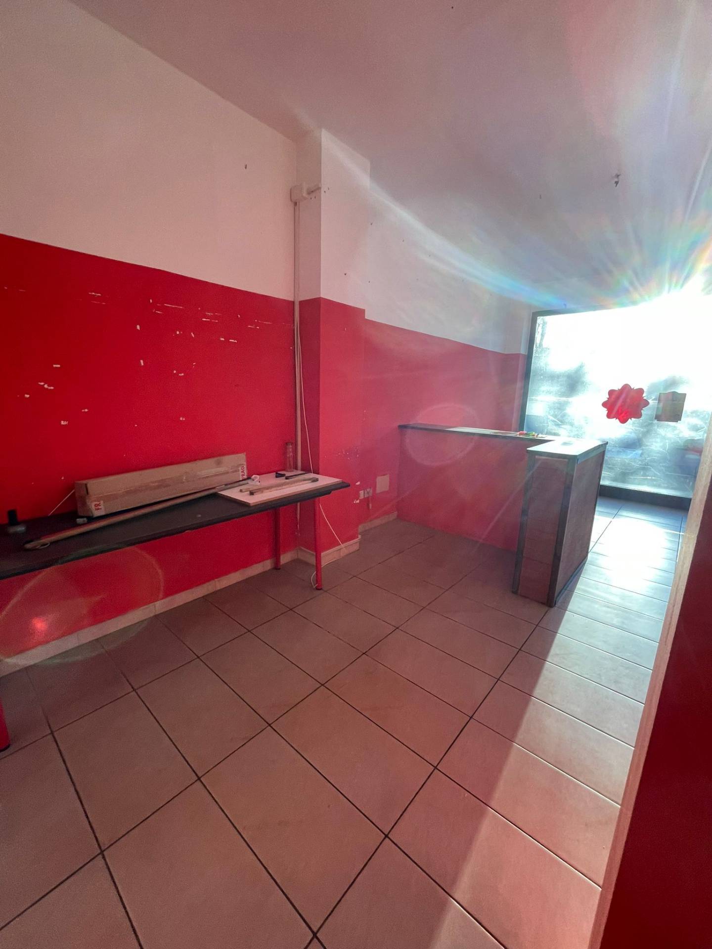 Locale commerciale in vendita a Moncalieri, Barauda