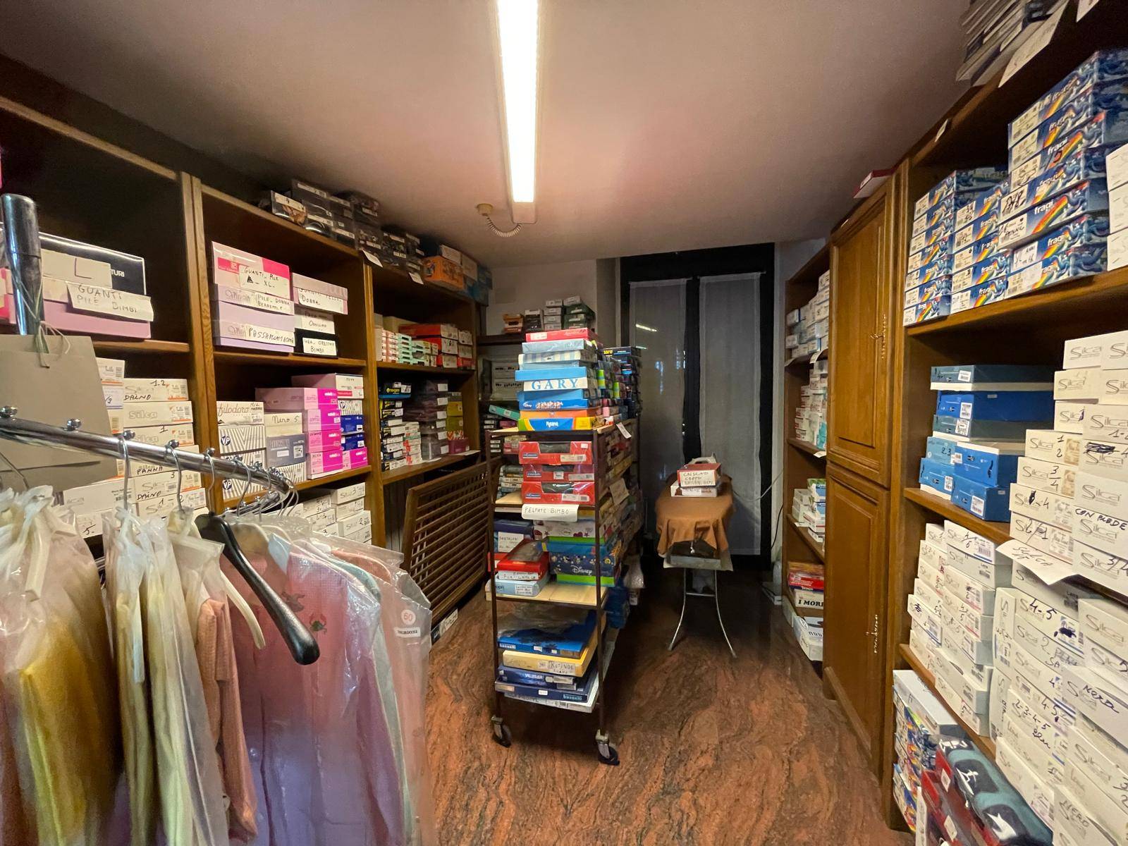 Locale commerciale in affitto a Collegno, Regina Margherita