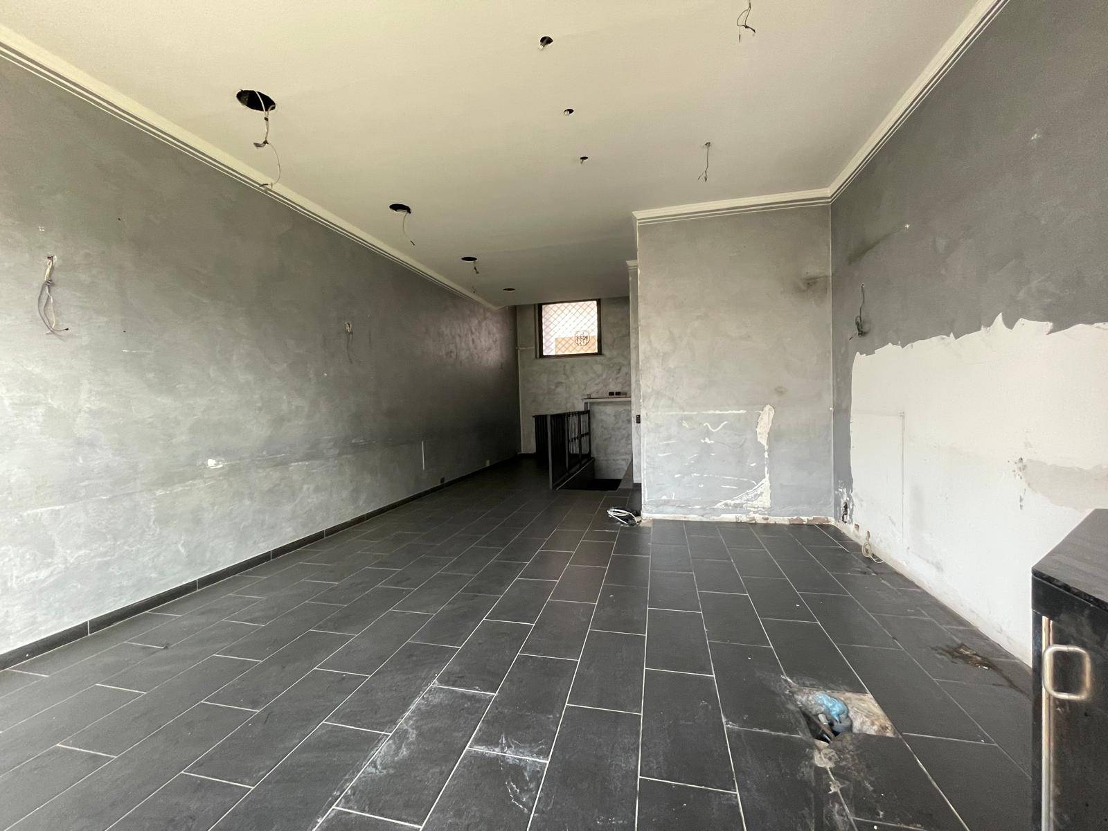 Locale commerciale in vendita a Nichelino, Centro