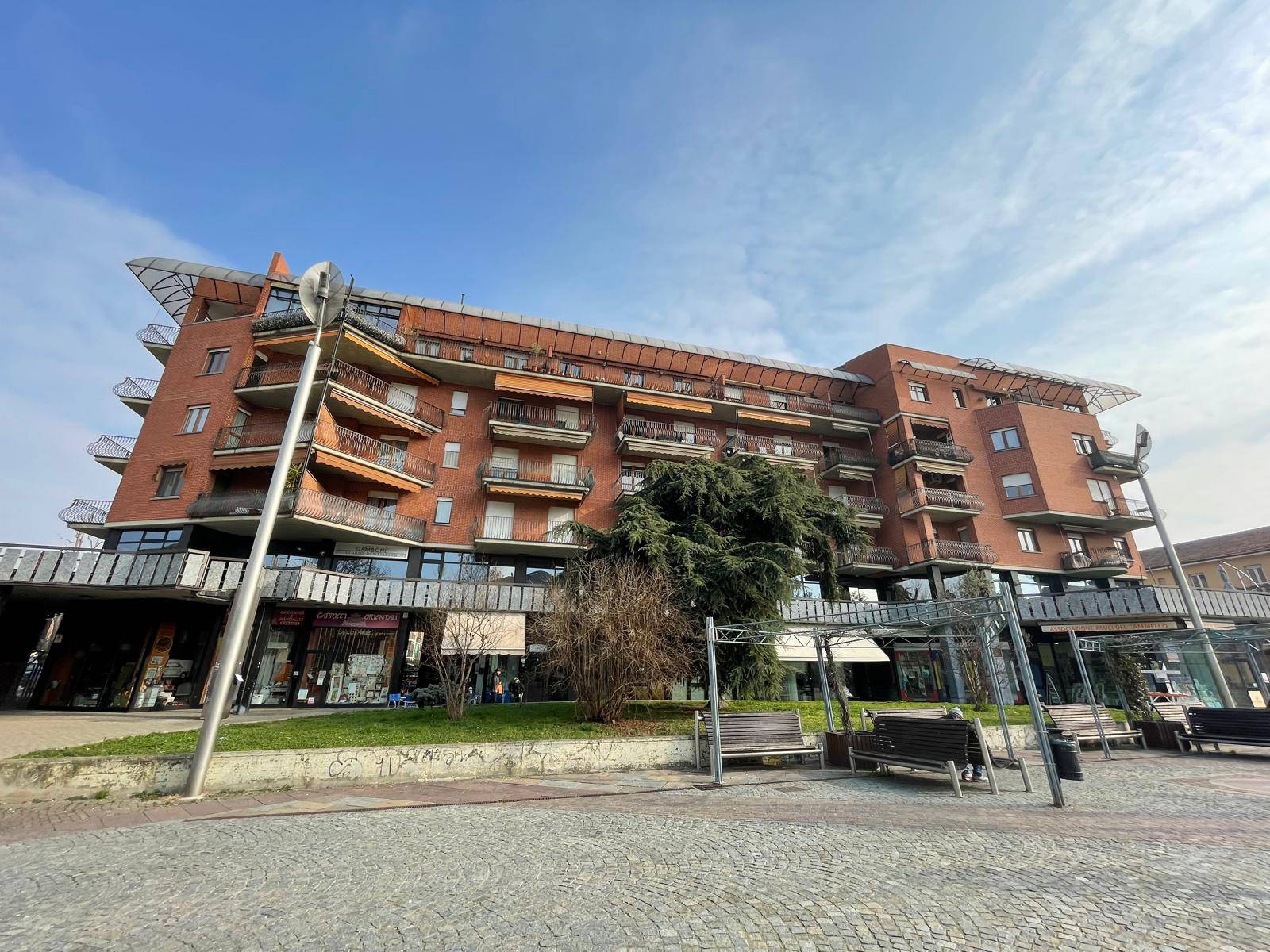 Locale commerciale in vendita a Nichelino, Centro