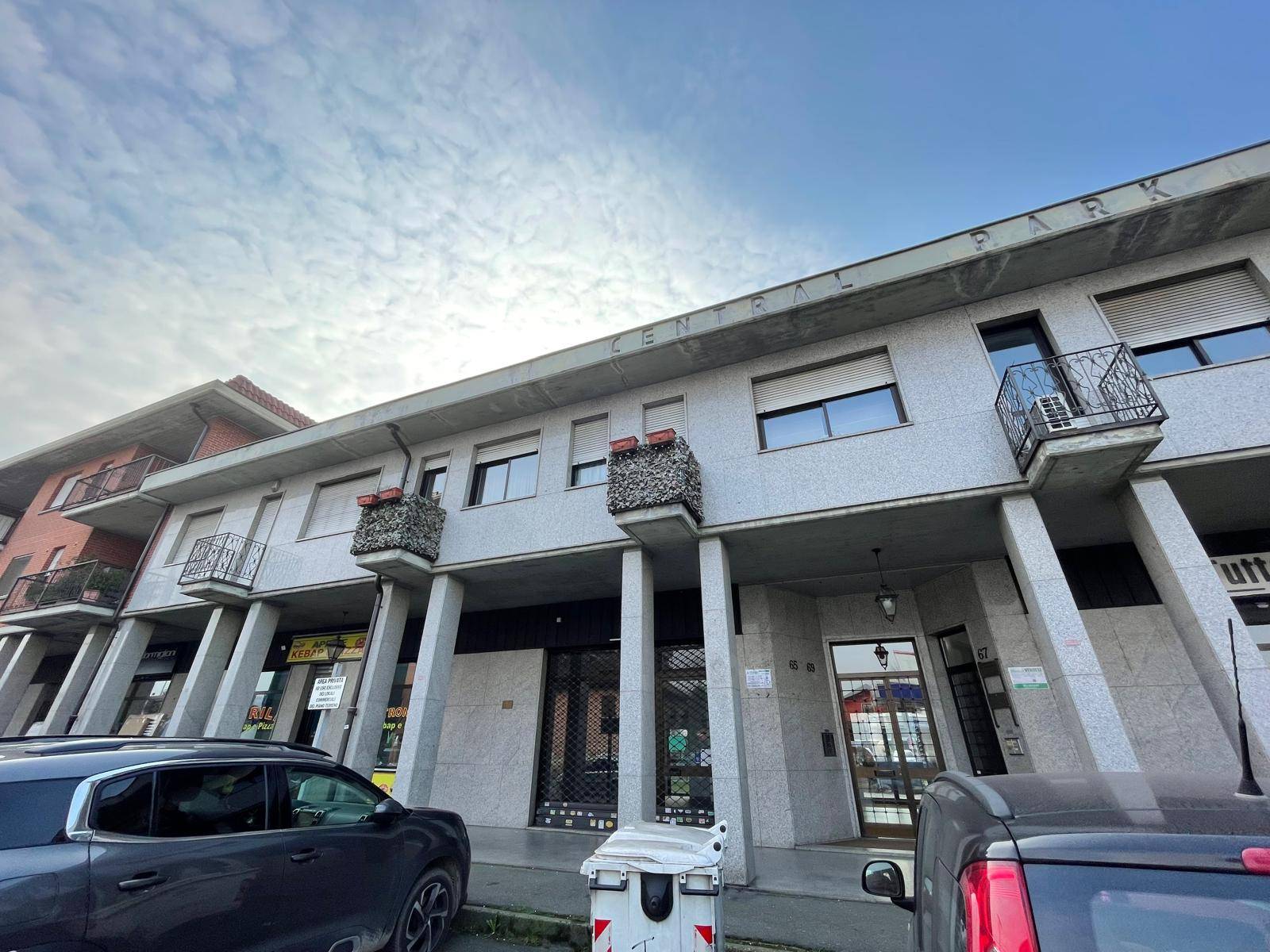 Locale commerciale in vendita a Nichelino, Centro