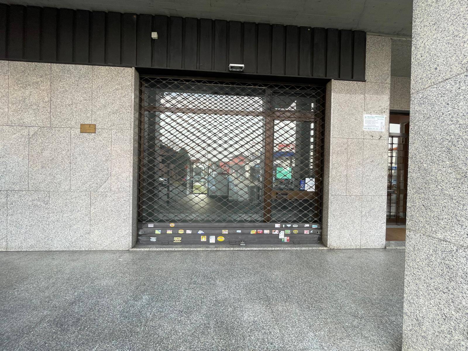 Locale commerciale in vendita a Nichelino, Centro