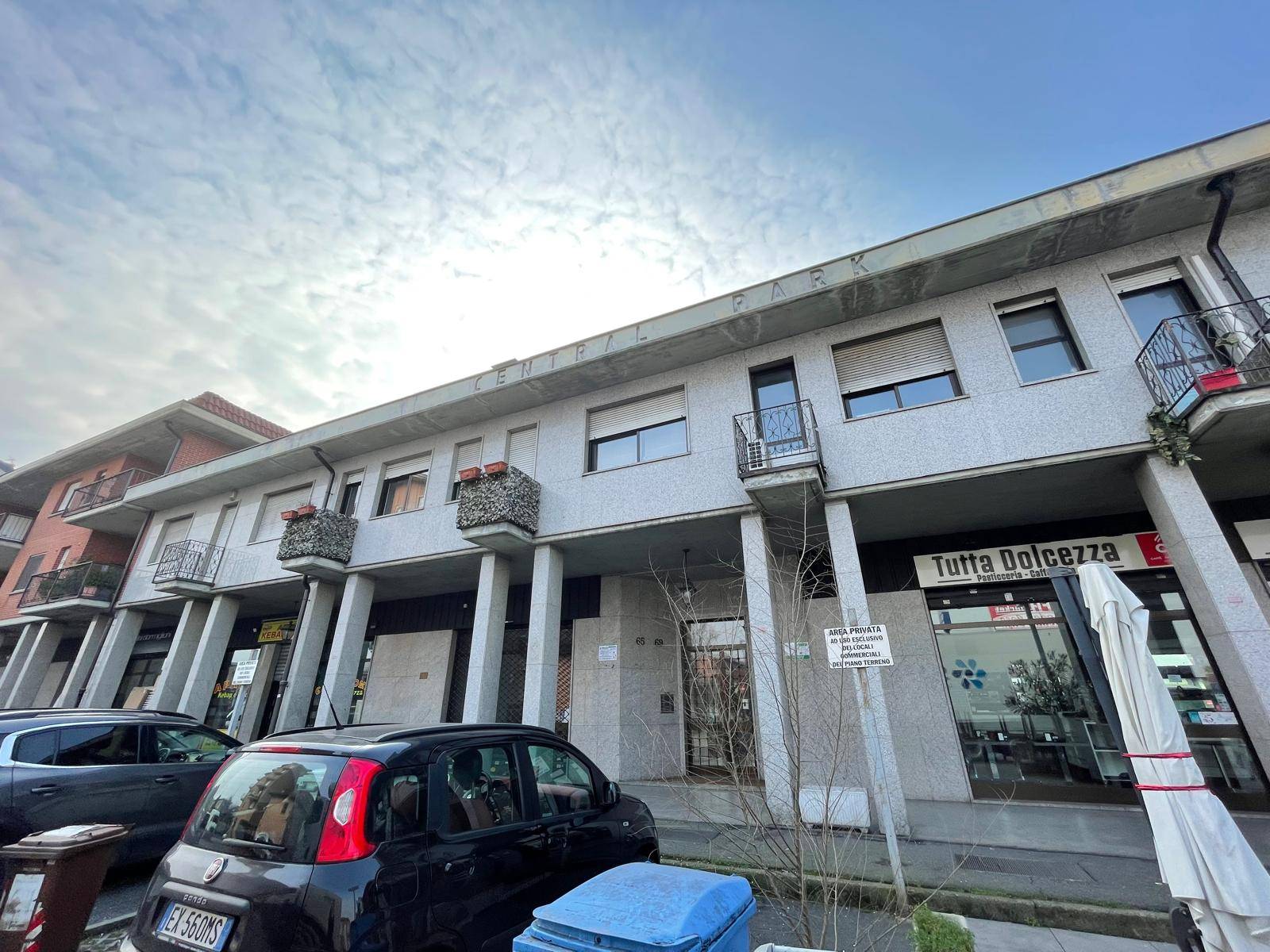 Locale commerciale in vendita a Nichelino, Centro