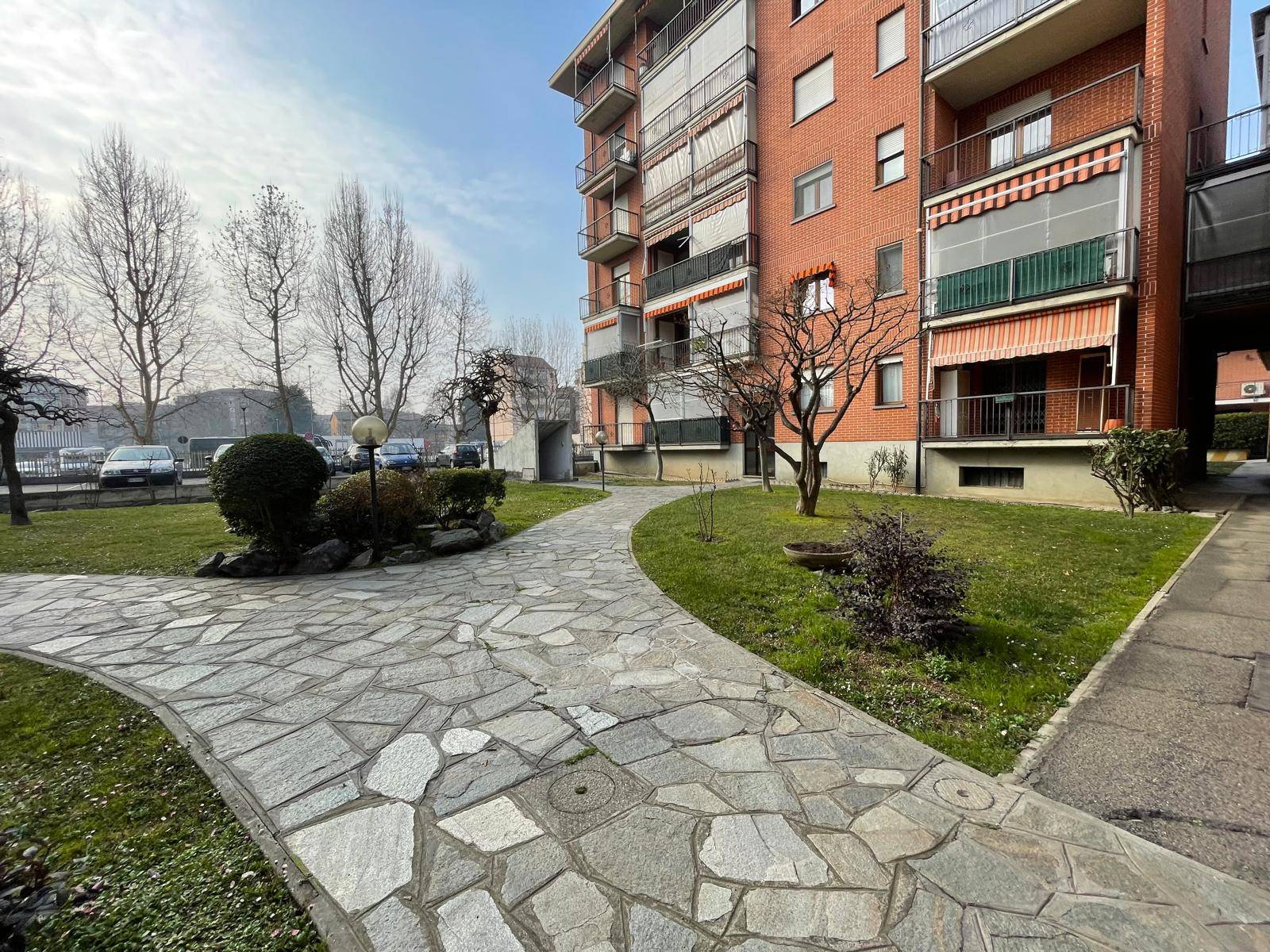 Locale commerciale in vendita a Nichelino, Centro