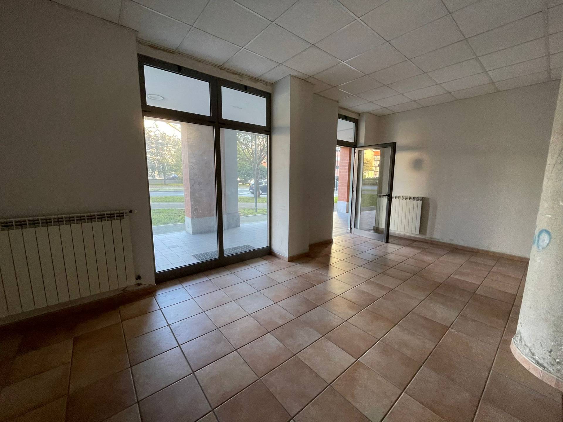 Locale commerciale in vendita a Torino, Madonna Campagna