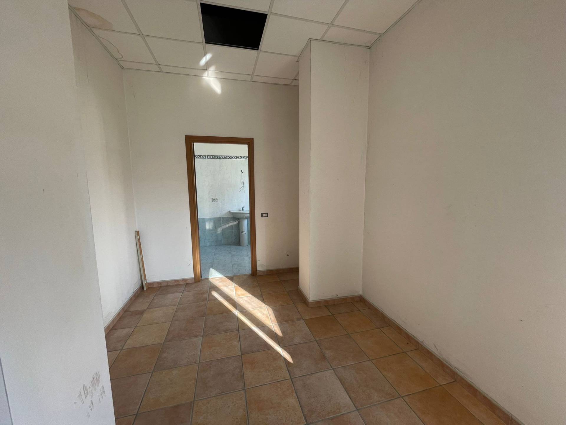 Locale commerciale in vendita a Torino, Madonna Campagna