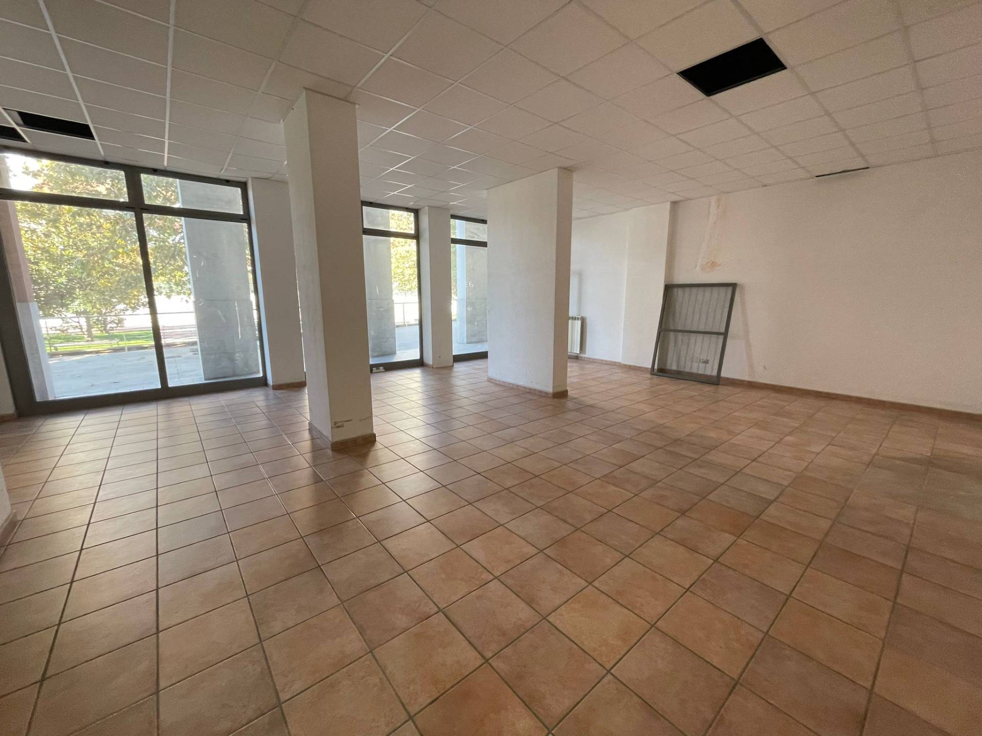 Locale commerciale in vendita a Torino, Madonna Campagna