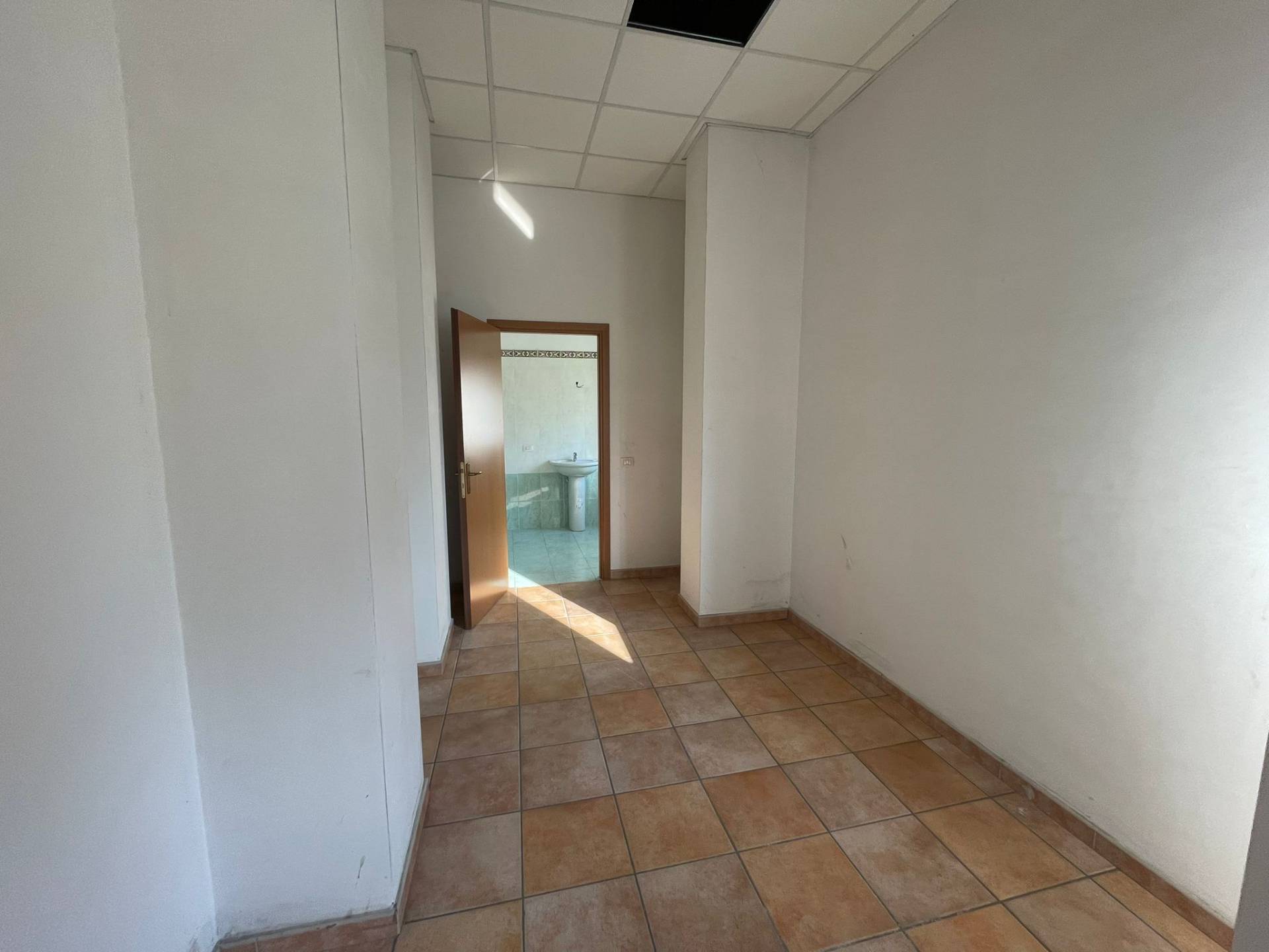 Locale commerciale in vendita a Torino, Madonna Campagna