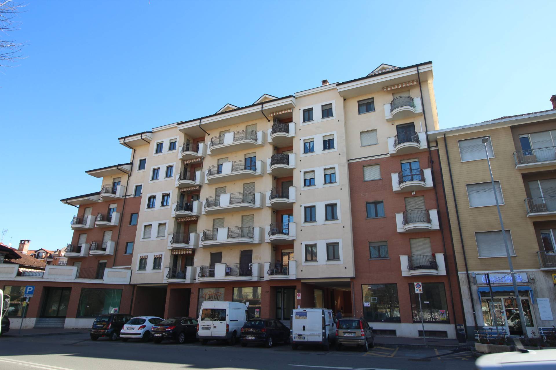 Ufficio in vendita a Moncalieri, Barauda