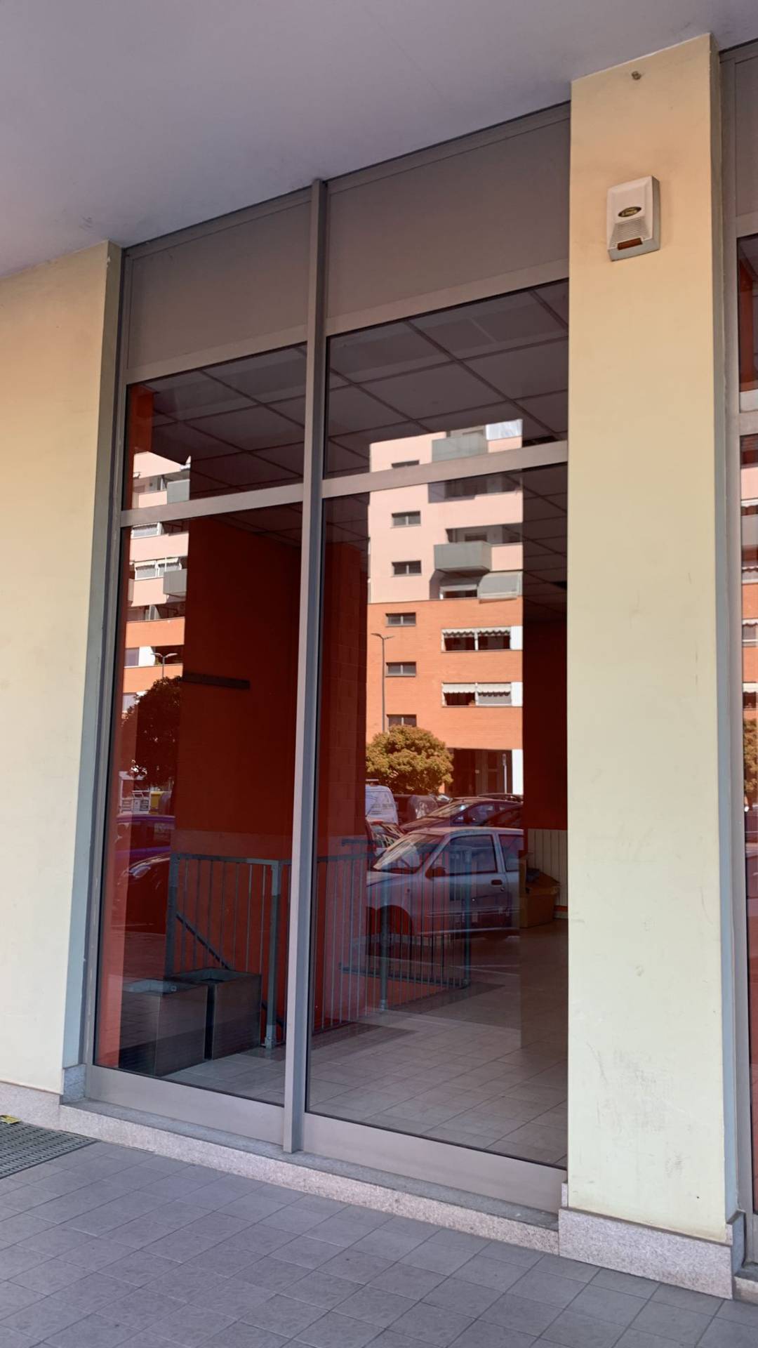 Locale commerciale in vendita a Torino, Madonna Campagna