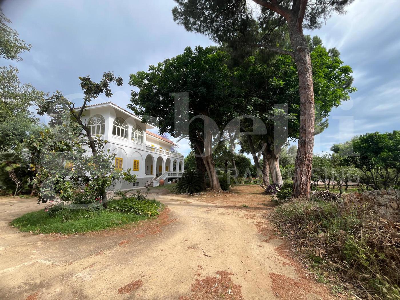 Villa ristrutturata a Palermo