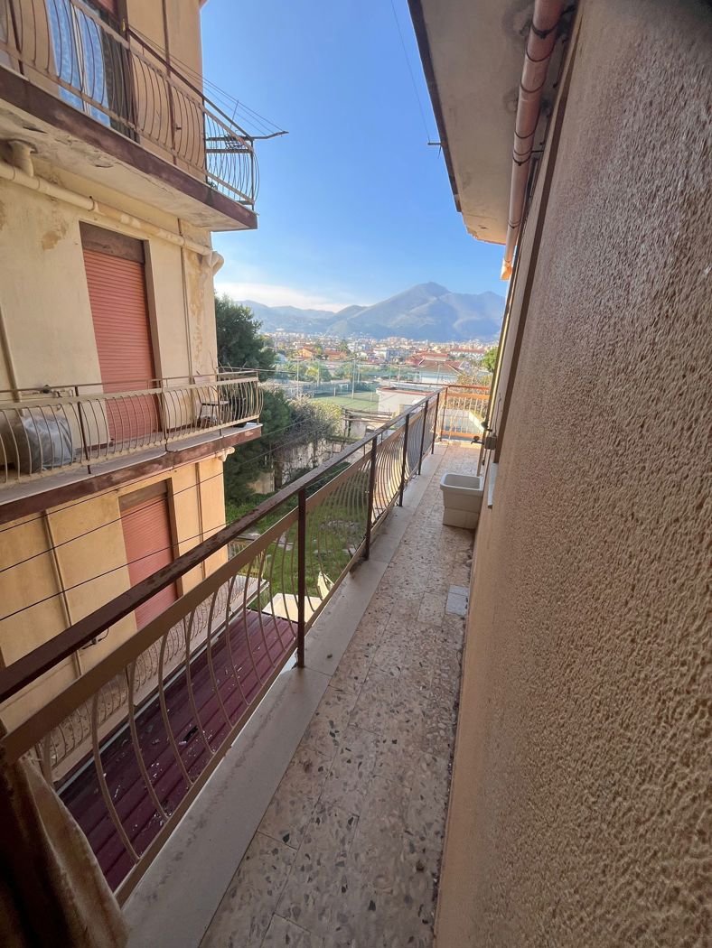 Quadrilocale da ristrutturare a Palermo