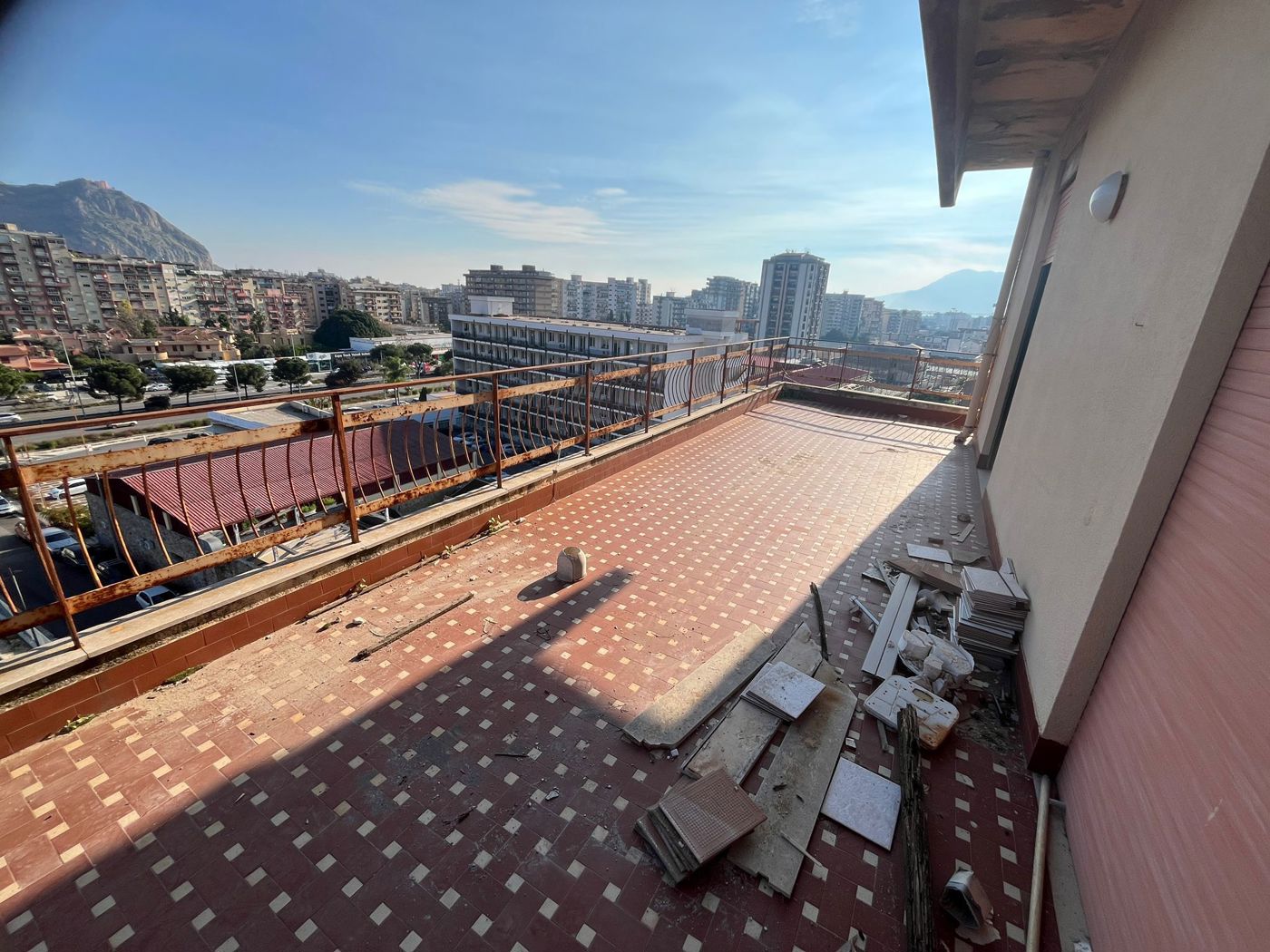 Attico da ristrutturare a Palermo