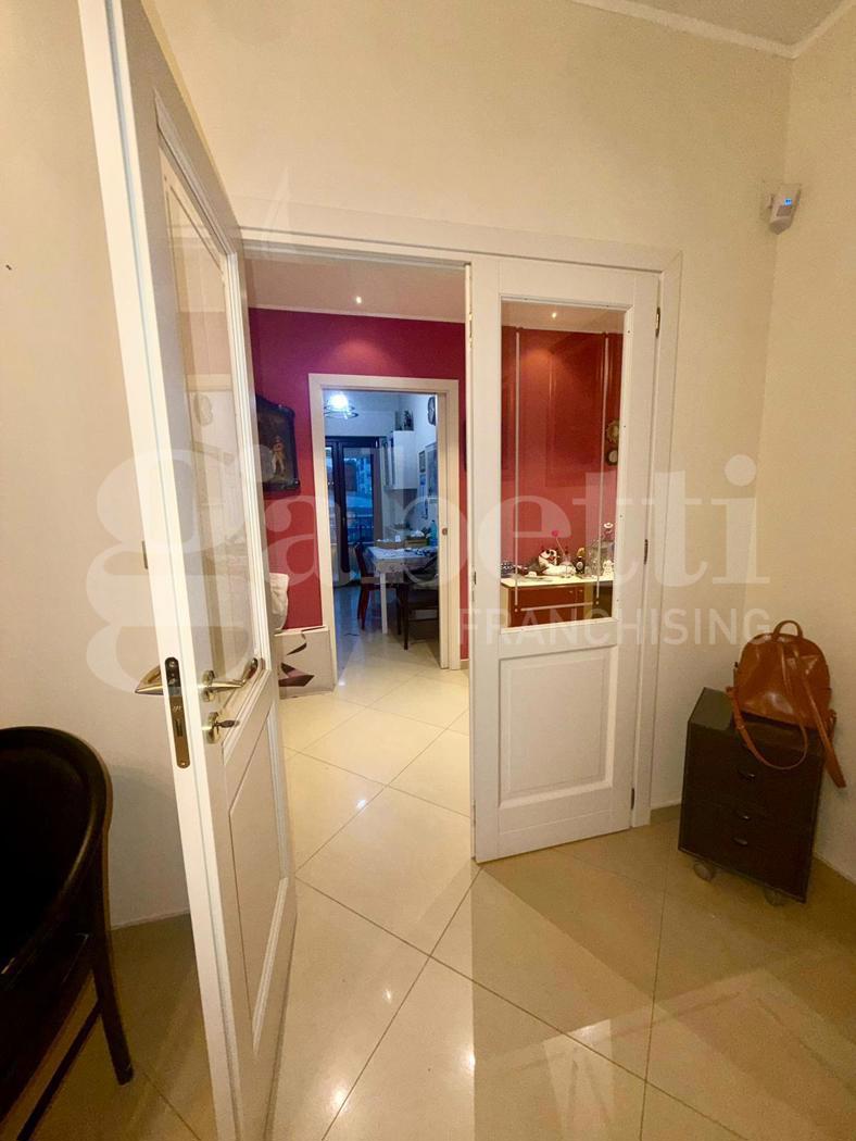 Trilocale con box a Palermo