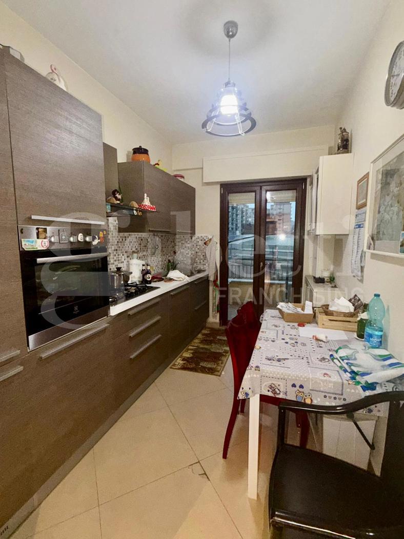 Trilocale con box a Palermo